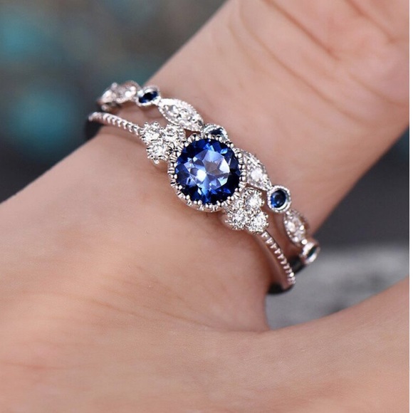 NWT 2Pcs/Set Luxury Blue Stone Crystal Rings - Picture 3 of 3